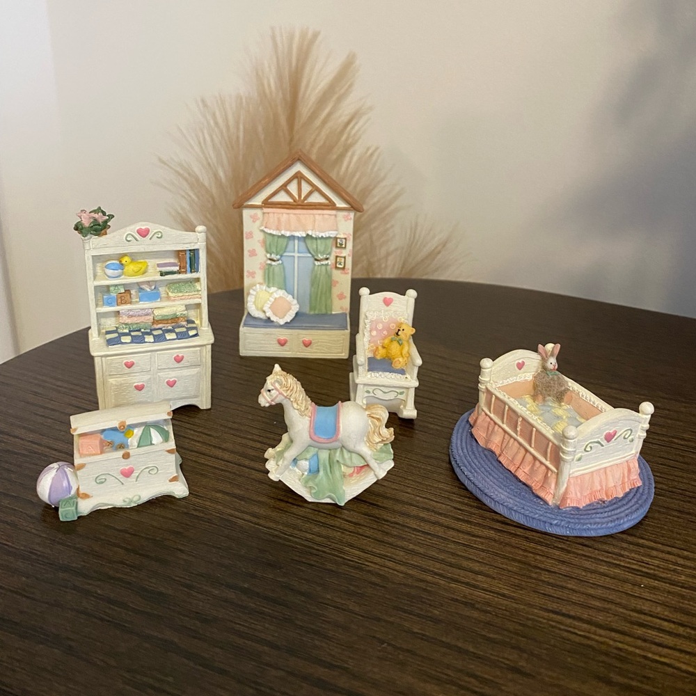 New in Box Avon Victorian Memories Miniature Furniture Set, Nursery
